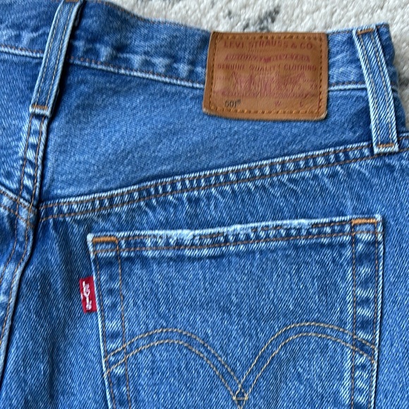 LEVI’S 501 Jean shorts. Size 27. Button fly. - Picture 3 of 8